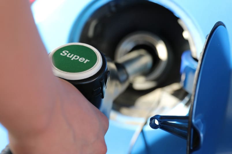 elementos que desapareceran pronto de los vehiculos - tapon de gasolina
